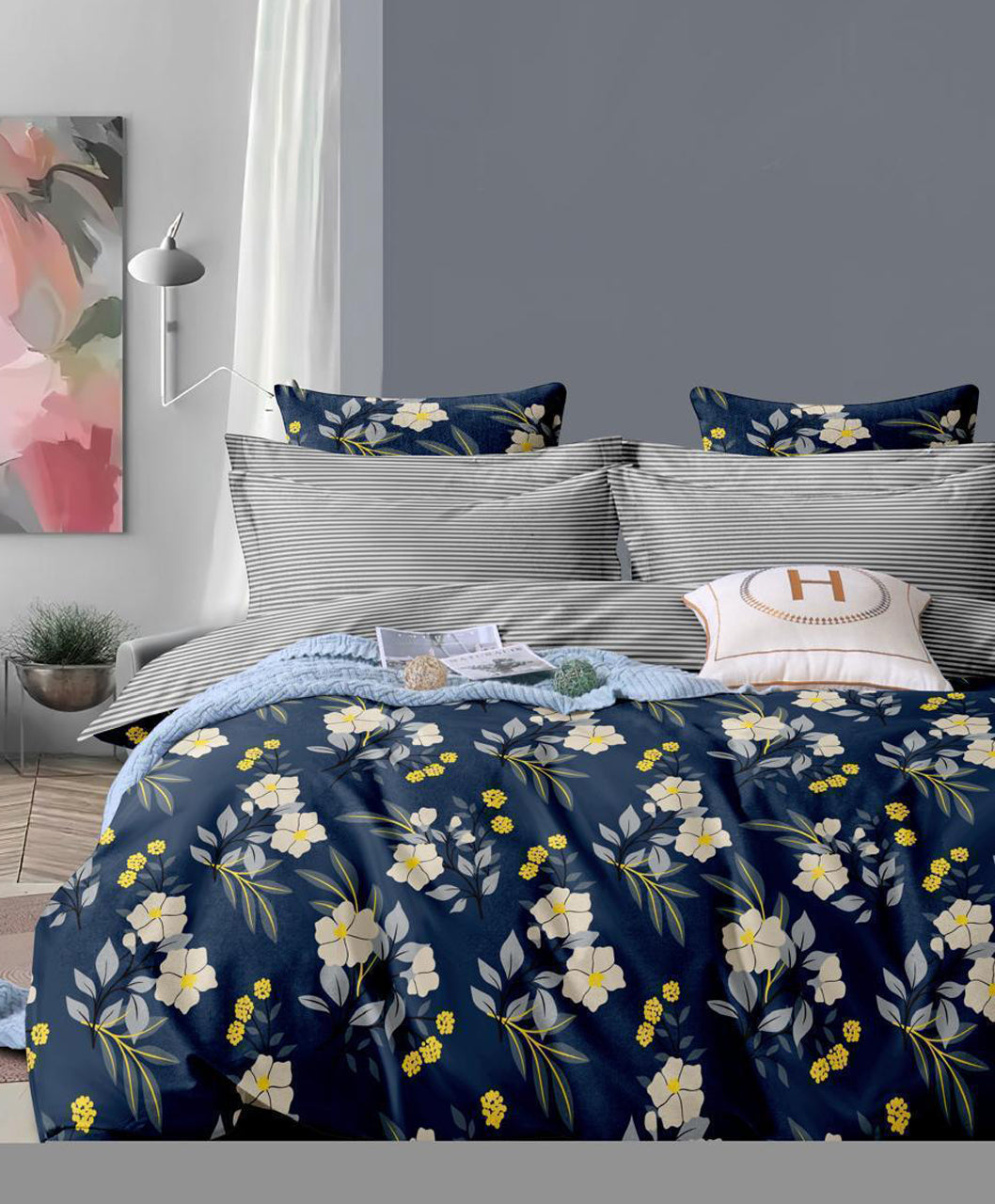 Furnishia Daffodil Midnight Floral Charm