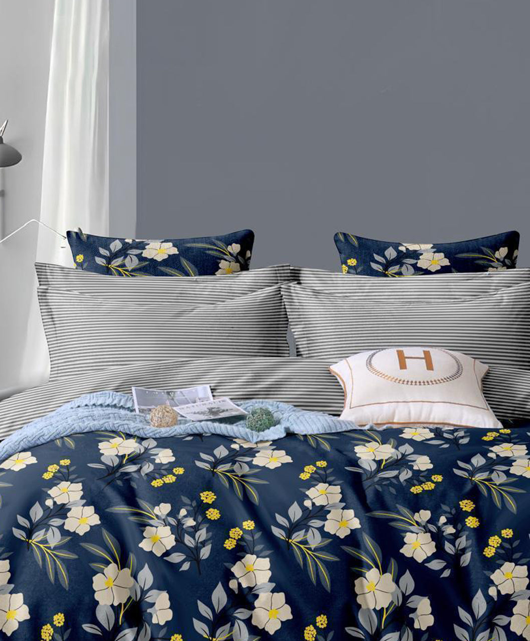 Furnishia Daffodil Midnight Floral Charm