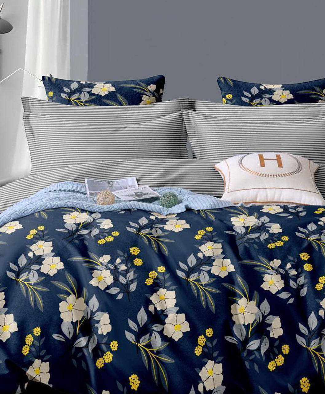 Furnishia Daffodil Midnight Floral Charm